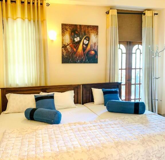 اتاق لوکس سه تخته, Marathona Tourist Resort   Anuradhapura