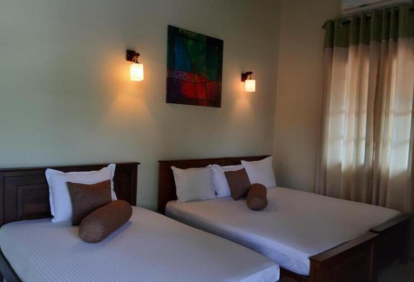 اتاق لوکس خانوادگی, Marathona Tourist Resort   Anuradhapura