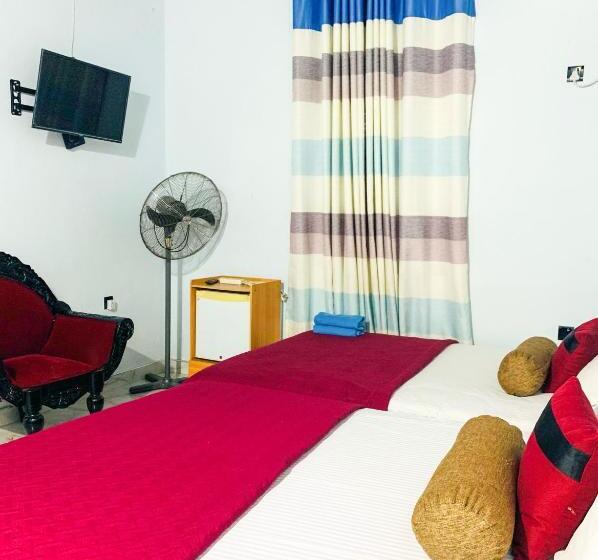 اتاق لوکس خانوادگی, Marathona Tourist Resort   Anuradhapura