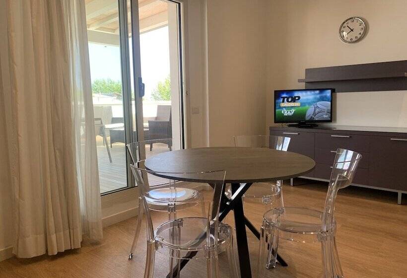 דירת פנטהאוז 1 חדרי שינה, Residence Aida