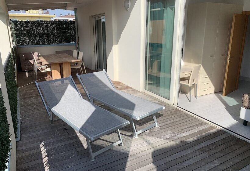 דירת פנטהאוז 1 חדרי שינה, Residence Aida