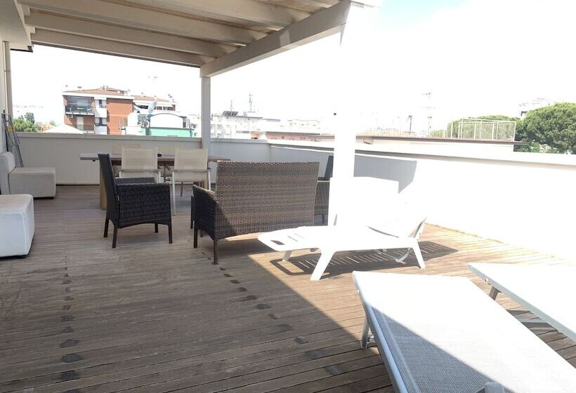 דירת פנטהאוז 1 חדרי שינה, Residence Aida