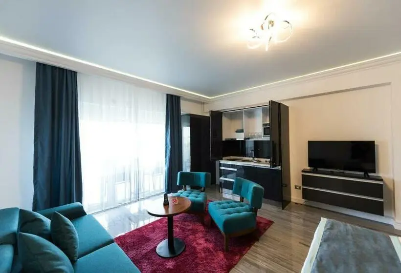 استودیوی استاندارد, Mamaia White Tower