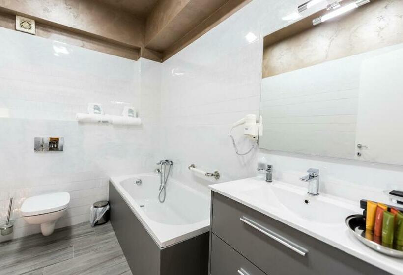 Студия Стандарт, Mamaia White Tower