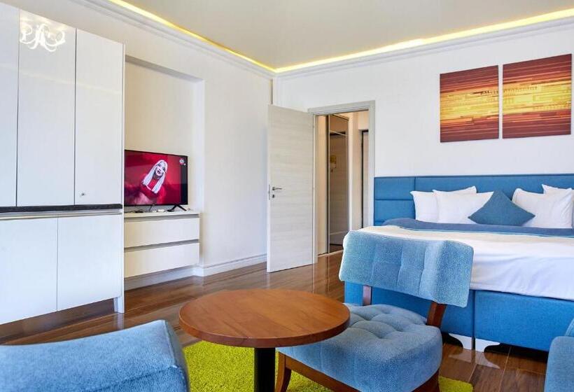 Студия Стандарт, Mamaia White Tower