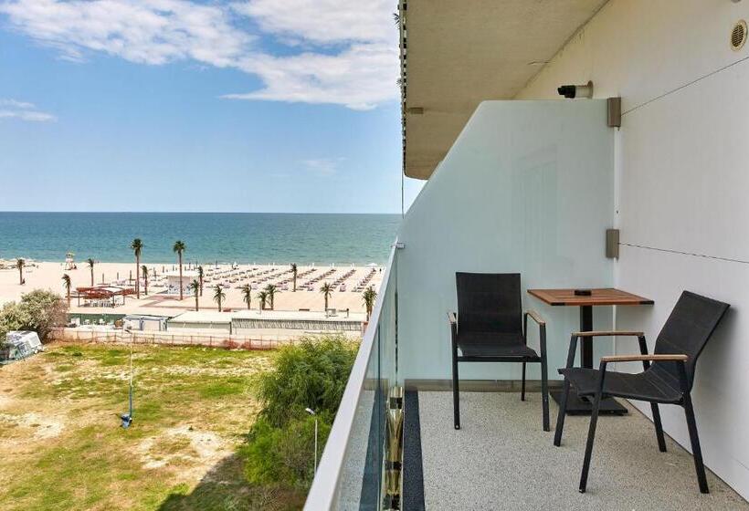 استودیوی استاندارد, Mamaia White Tower