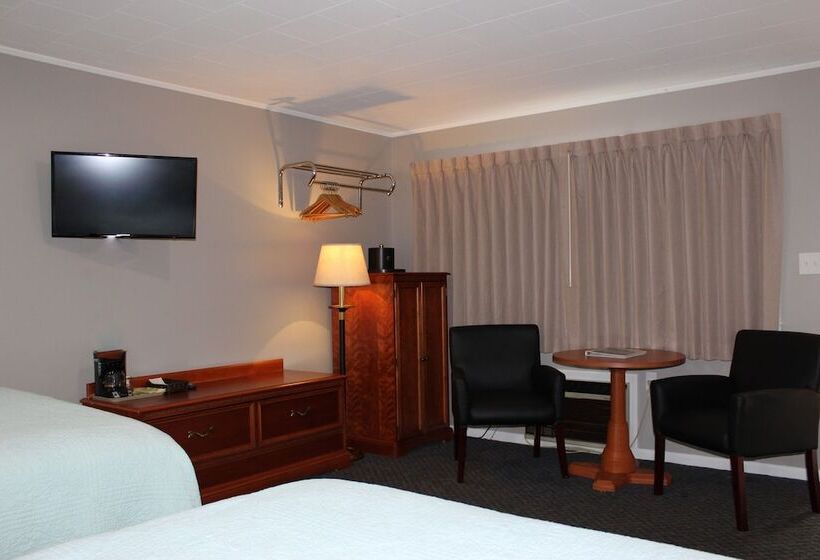 디럭스 룸, Admiral Motel