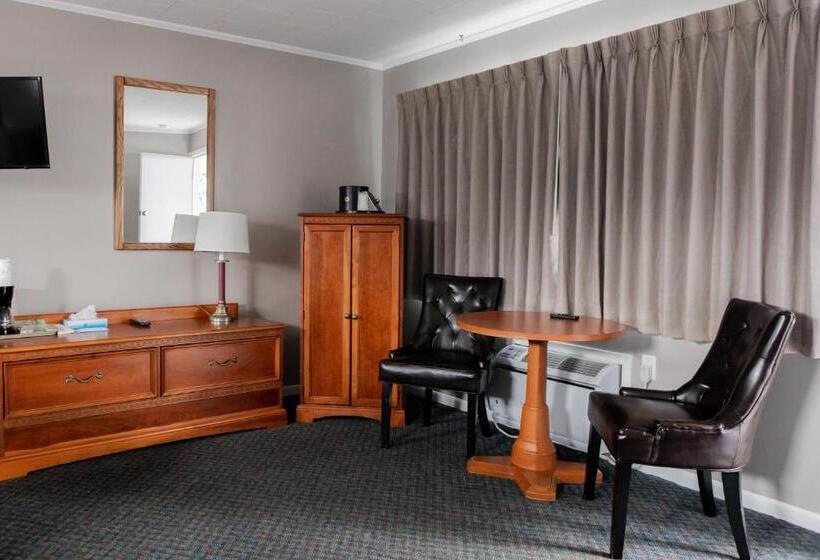 디럭스 룸, Admiral Motel