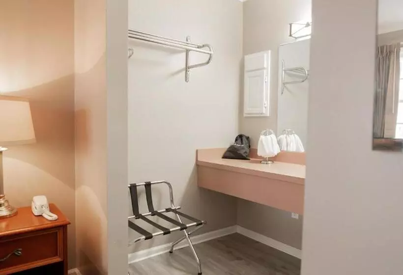 اتاق استاندارد با تخت بزرگ, Admiral Motel