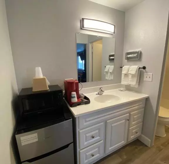 スタンダードトリプルルーム, Aircrest Motel