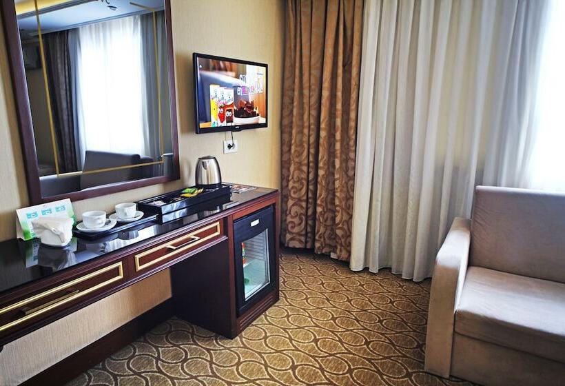 اتاق استاندارد سه نفره, The Parma Hotel Downtown