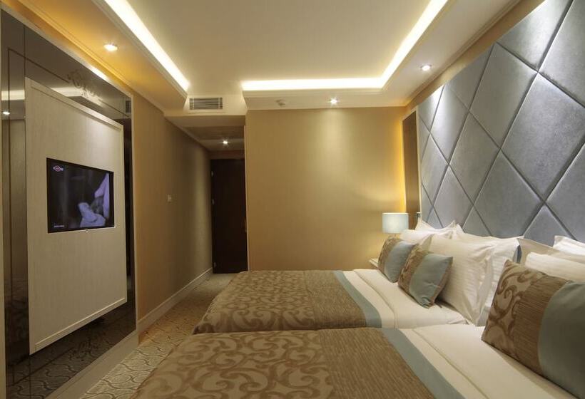 اتاق خانوادگی, The Parma Hotel Downtown