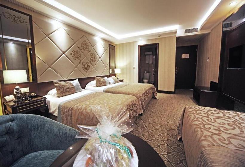 اتاق خانوادگی, The Parma Hotel Downtown