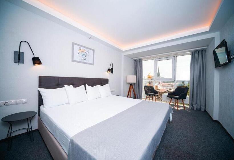 سوییت سوپریور, Black Sea Central