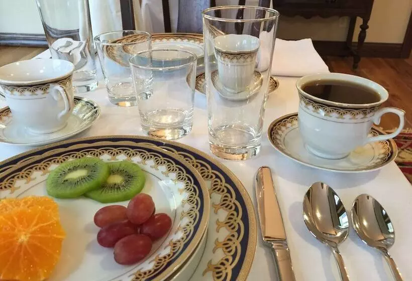 スタンダードルーム, Dartmouth House