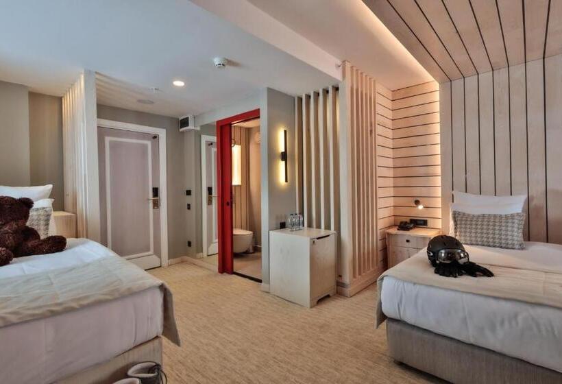 デラックストリプルルーム, Kartal