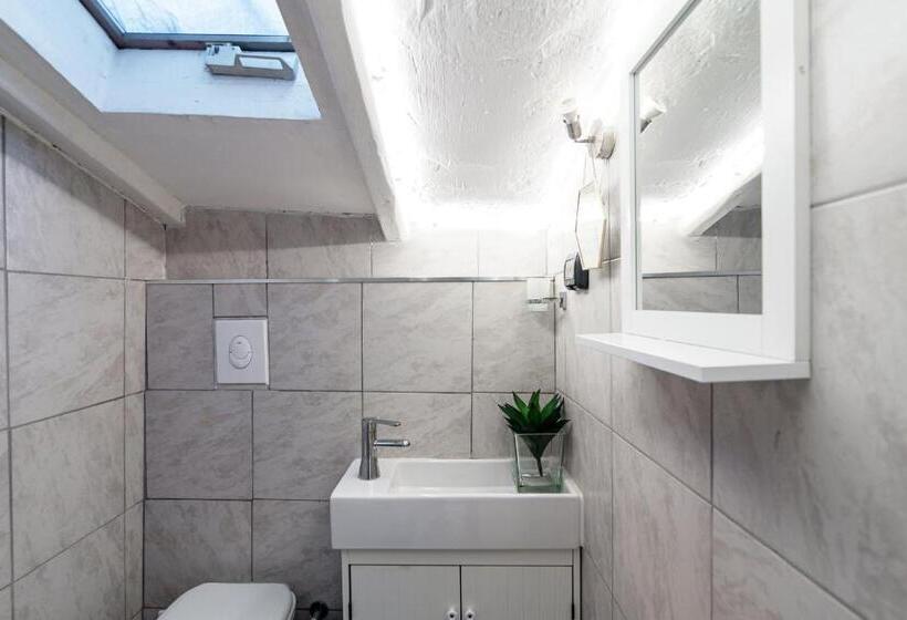 スタンダードスタジオ, Joivy Al Duomo Guest House