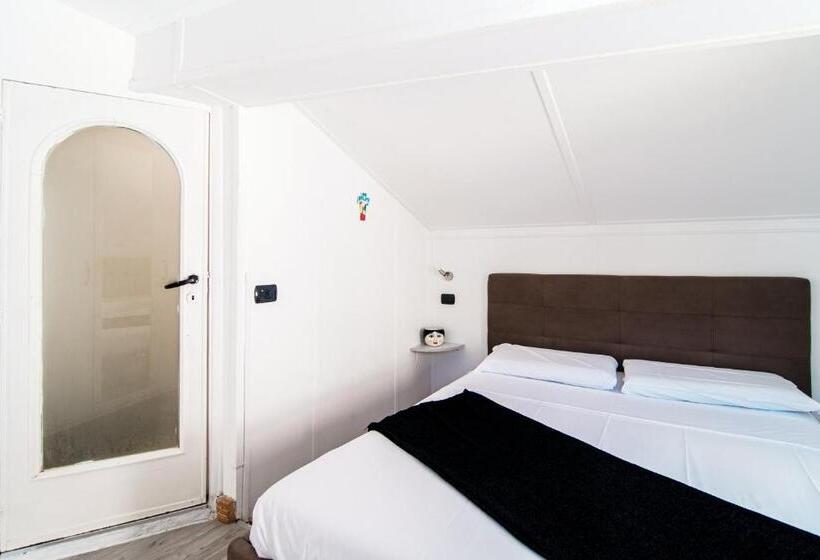 スタンダードスタジオ, Joivy Al Duomo Guest House