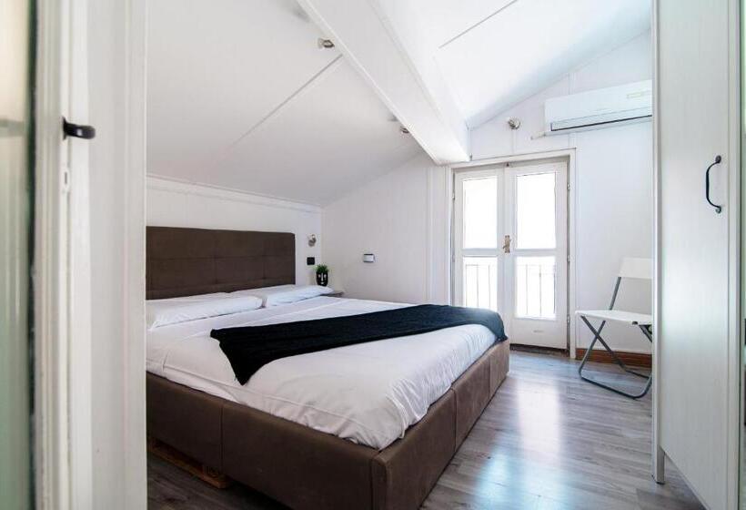 スタンダードスタジオ, Joivy Al Duomo Guest House