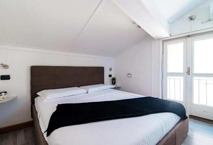 スタンダードスタジオ, Joivy Al Duomo Guest House