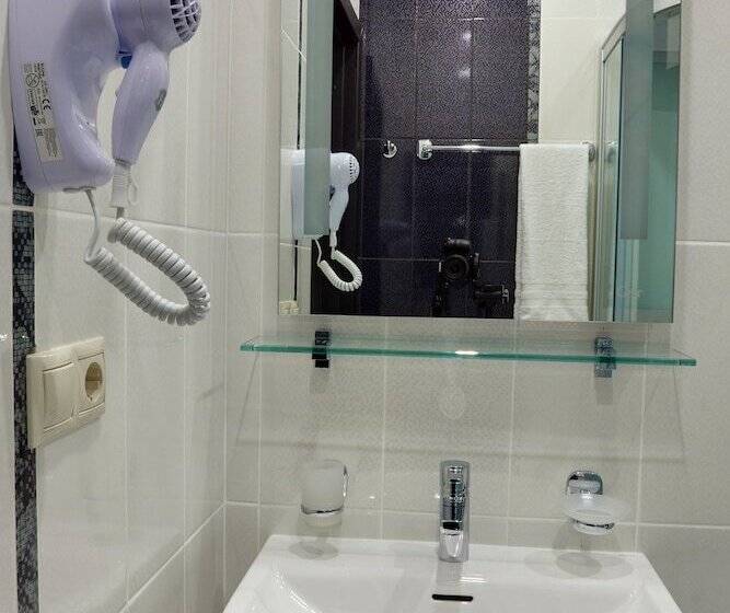 디럭스 스튜디오, Prestige Hotel Seven Kings