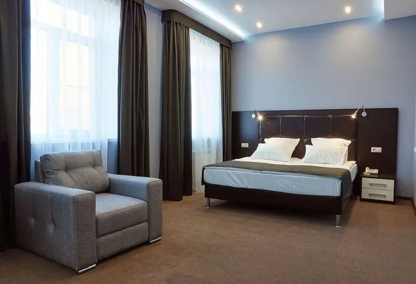 ファミリーステューディオ, Prestige Hotel Seven Kings