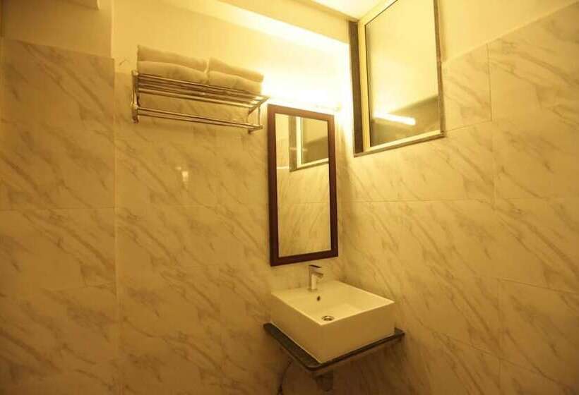 스탠다드 룸 킹사이즈 침대, Grand Cascade Chennai