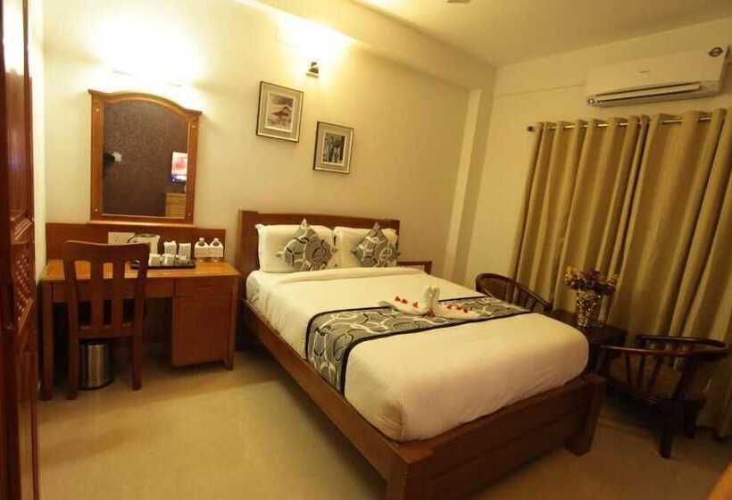 스탠다드 룸 킹사이즈 침대, Grand Cascade Chennai