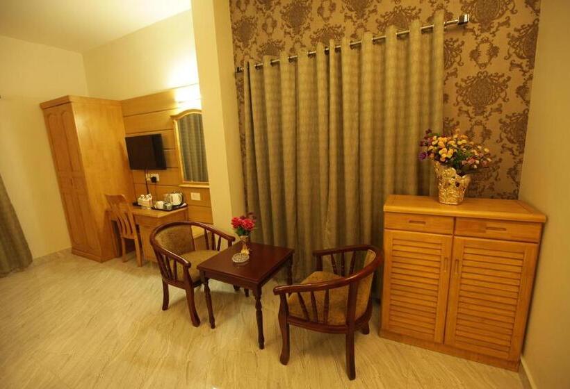 스탠다드 룸 킹사이즈 침대, Grand Cascade Chennai