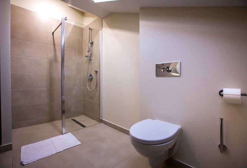 Номер Стандарт Трехместный, Luxury Suites Bellevue