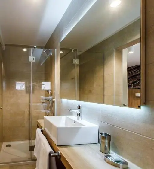 スタンダードトリプルルーム, Luxury Suites Bellevue