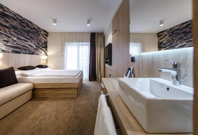 Номер Стандарт Трехместный, Luxury Suites Bellevue