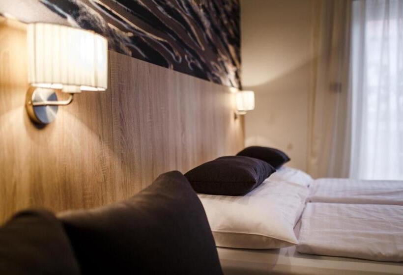 Номер Стандарт Трехместный, Luxury Suites Bellevue