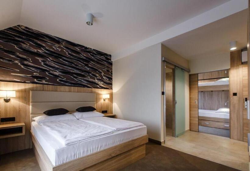 Семейный Номер, Luxury Suites Bellevue