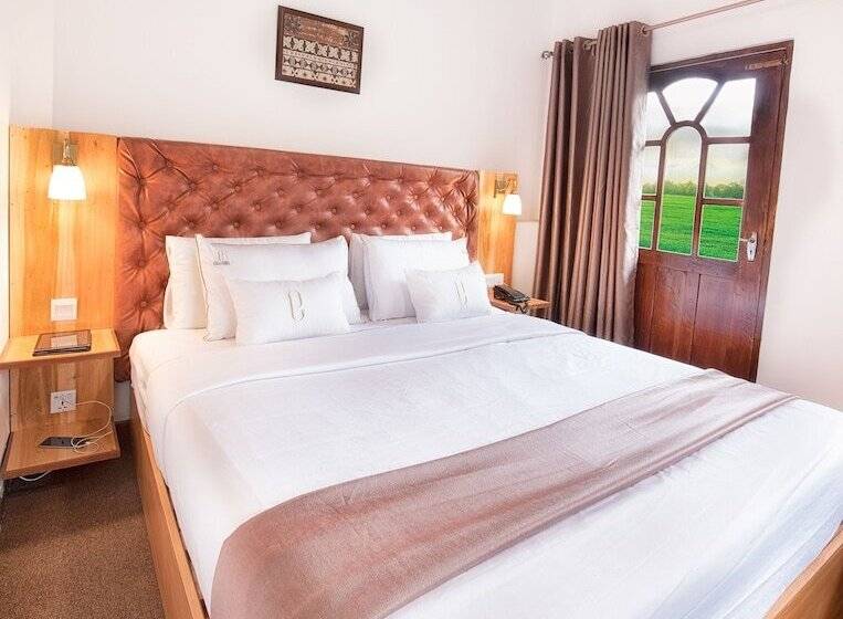 Deluxe Room, Elia Hills