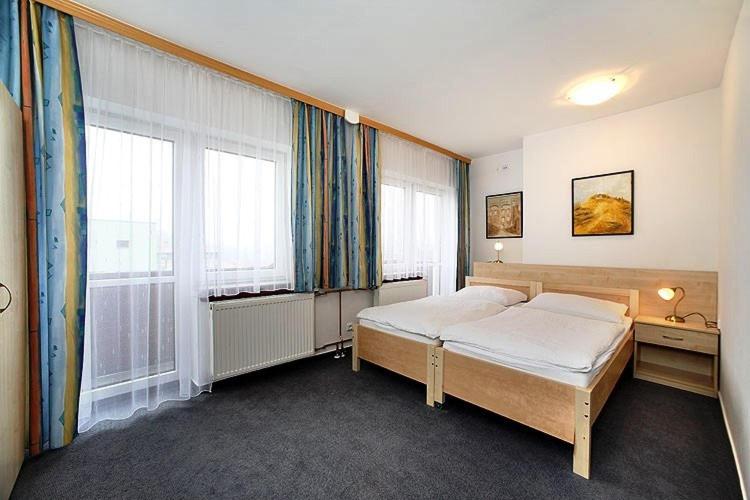 غرفة قياسية, Rajsky