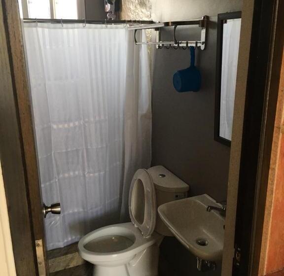 חדר סטנדרט לארבעה, Seabreeze Beach Lodge