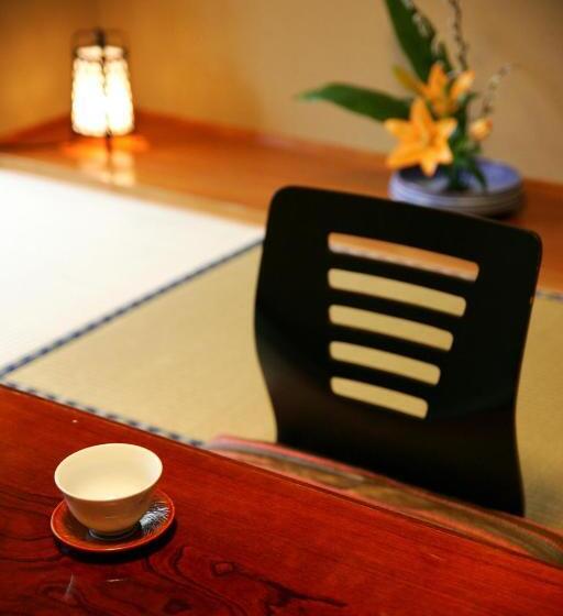 اتاق خانوادگی, Nakajimaya Ryokan