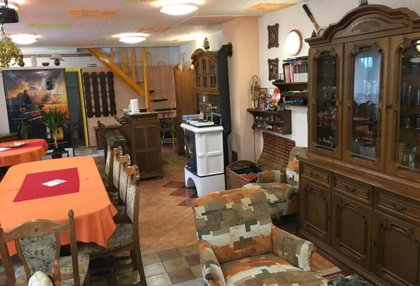 Апартаменты 1 Спальня с Террасой, Penzion Hugo
