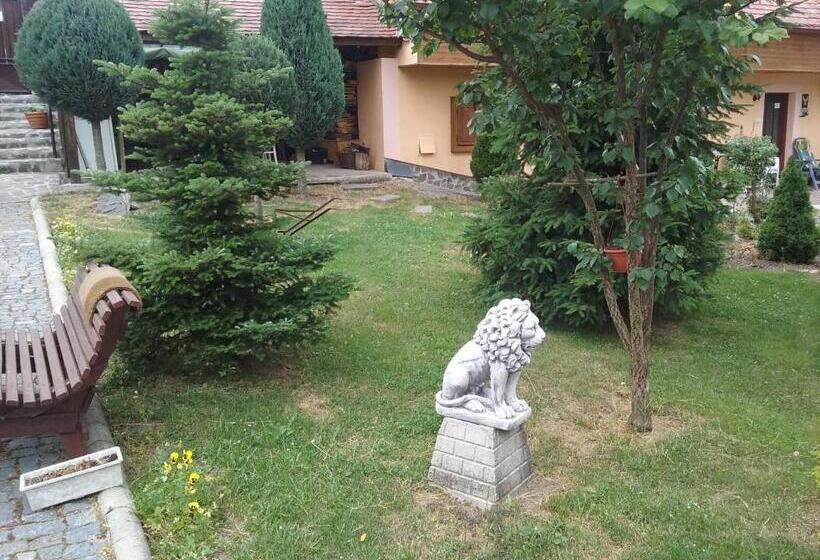 1 Szobás Apartman Terasszal, Penzion Hugo