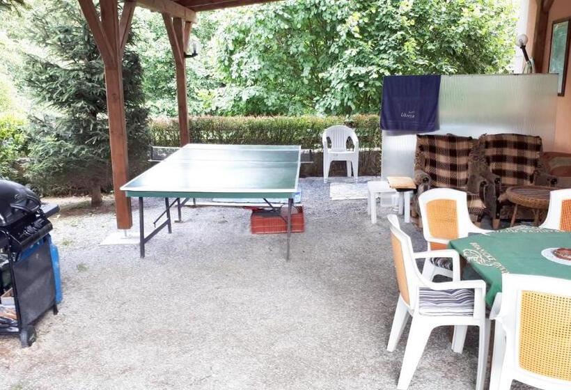 1 Szobás Apartman Terasszal, Penzion Hugo