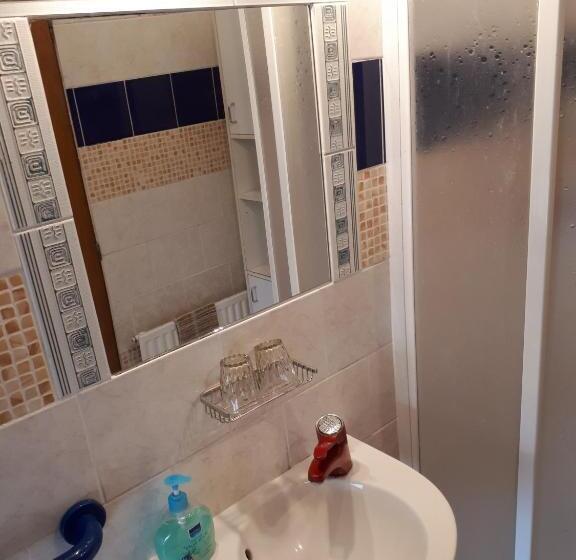 1 Szobás Tetőtéri Apartman, Penzion Hugo