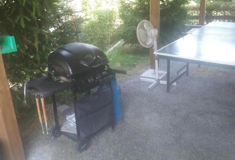 1 Szobás Tetőtéri Apartman, Penzion Hugo