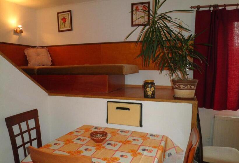 Négyágyas Standard Szoba Közös Fürdővel, Penzion Hugo