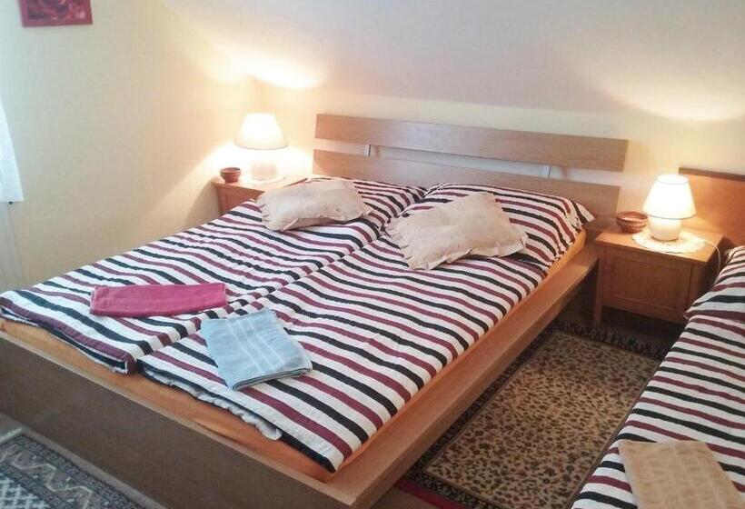 Négyágyas Standard Szoba Közös Fürdővel, Penzion Hugo