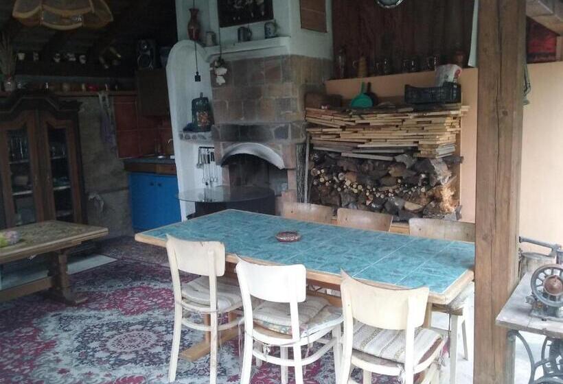 Gazdaság Négyágyas szoba közös fürdőszobával, Penzion Hugo