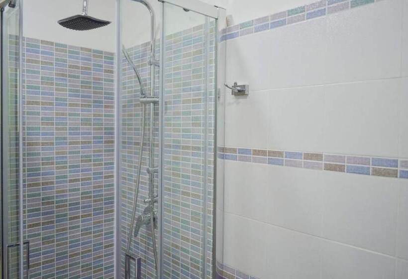 غرفة ديلوكس ثلاثية, B&b Liberty