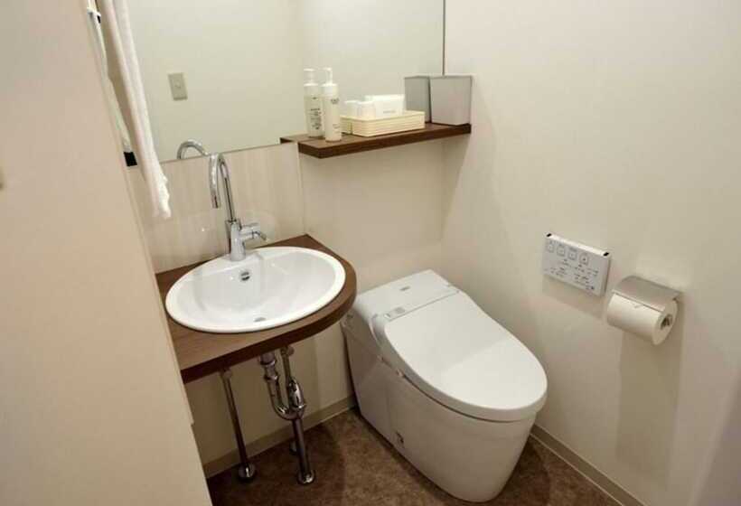 اتاق استاندارد یک نفره, Jin Morioka Ekimae