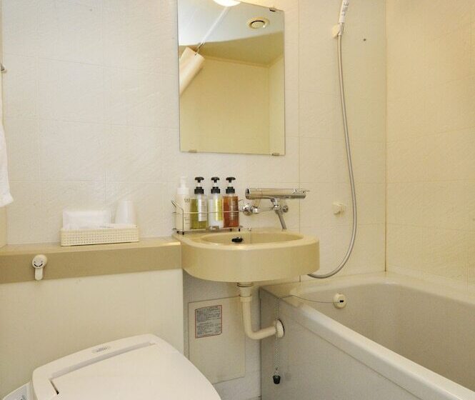 اتاق استاندارد یک نفره, Jin Morioka Ekimae