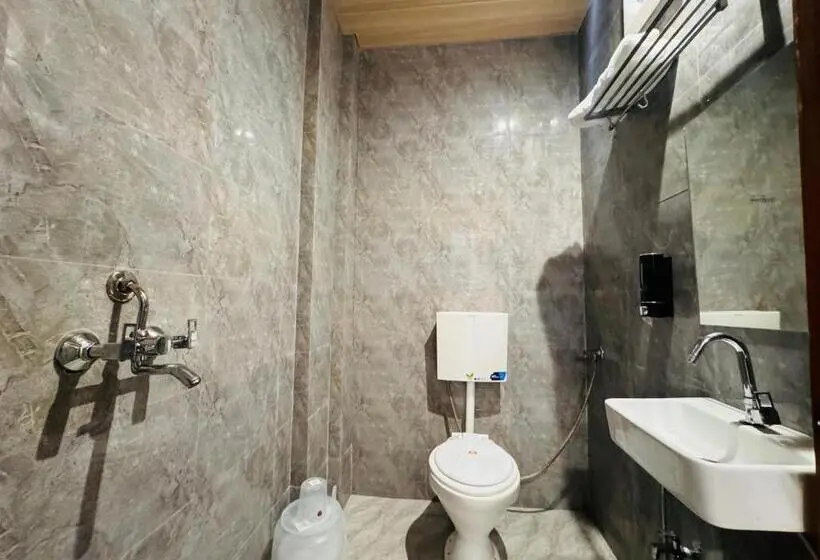 اتاق لوکس خانوادگی, Suryodaya